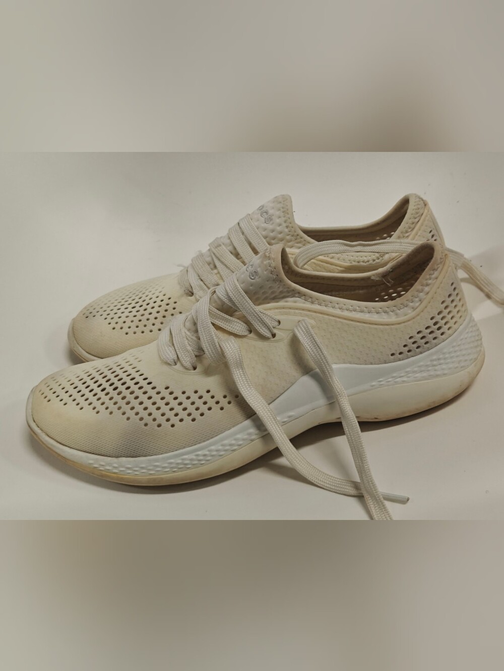 Crocs LiteRide Pacer Women’s Sneakers Size 10 Cream Lightweight Comfort Shoes